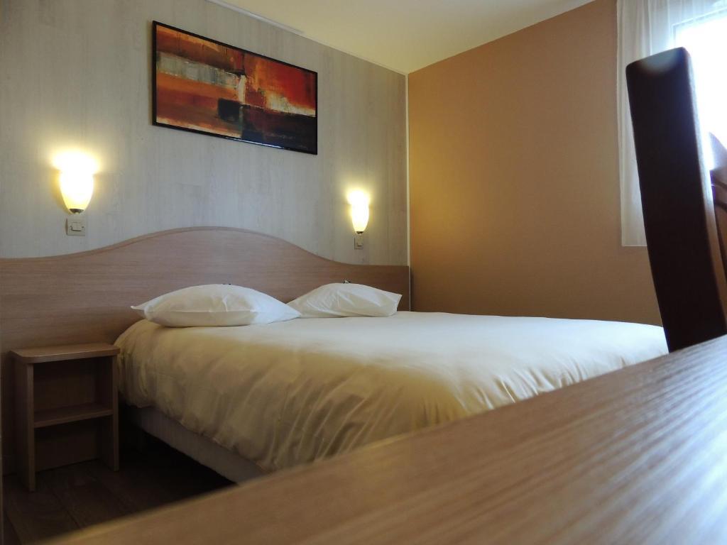 Logis - Le Relais Du Parisis 2*